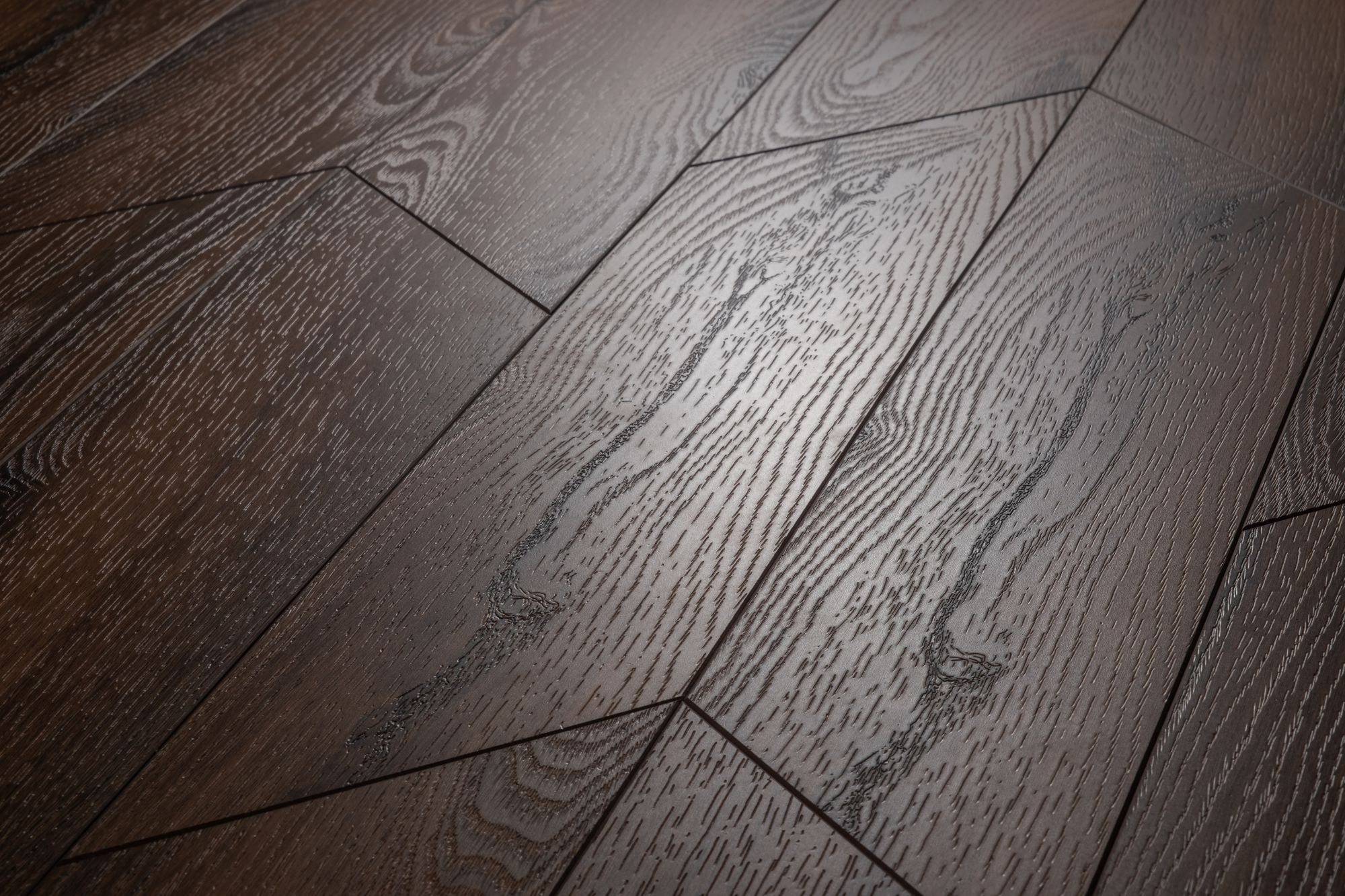 Кварцвиниловая плитка Aqua Floor Шеврон клеевой (Паркет)/ Chevron Glue (Parquet) AF2559PGCh 553.7x130.5 Дуб Темный замковый кварц винил напольный