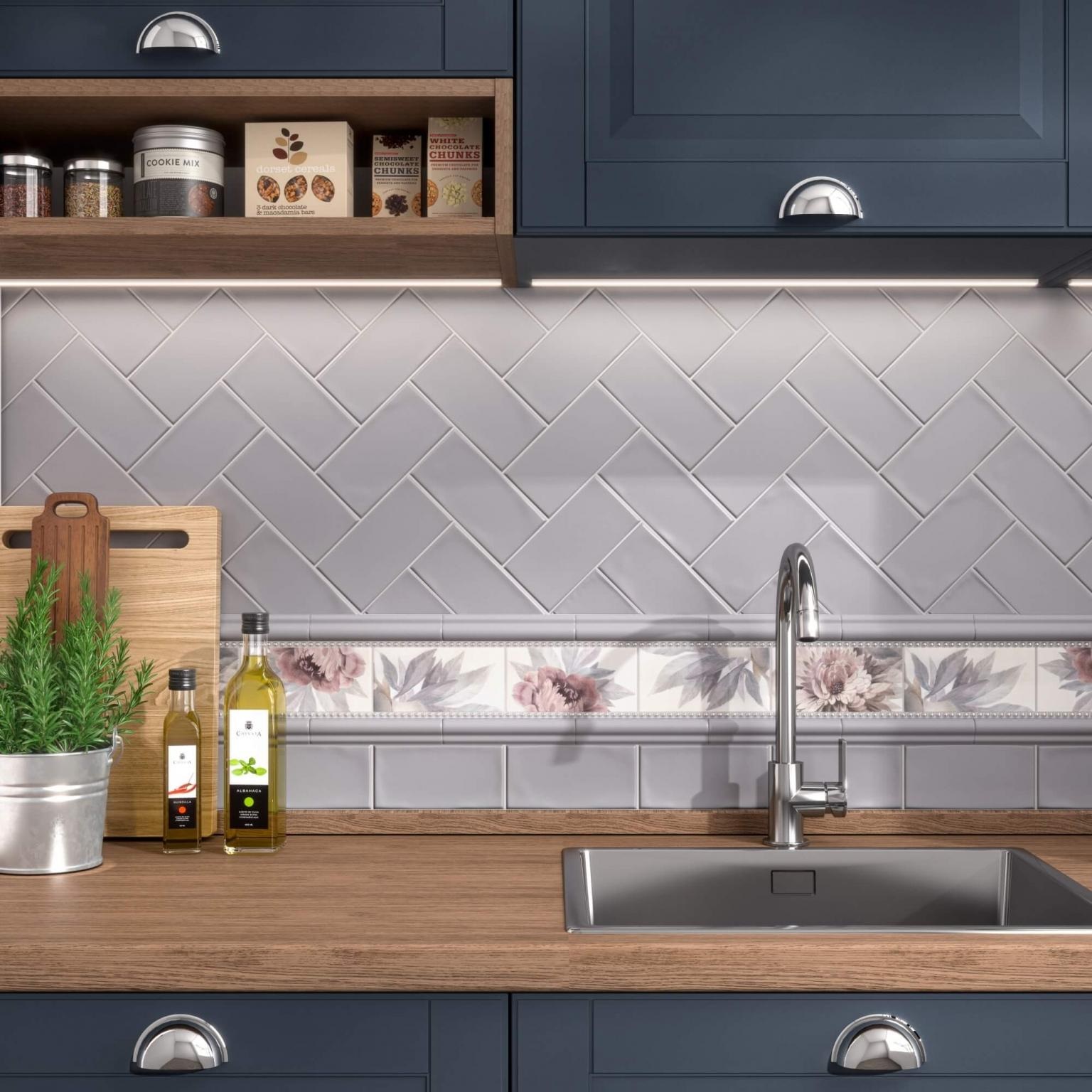 Бордюр Kerama Marazzi BLD046 Багет Тортона белый 3x15