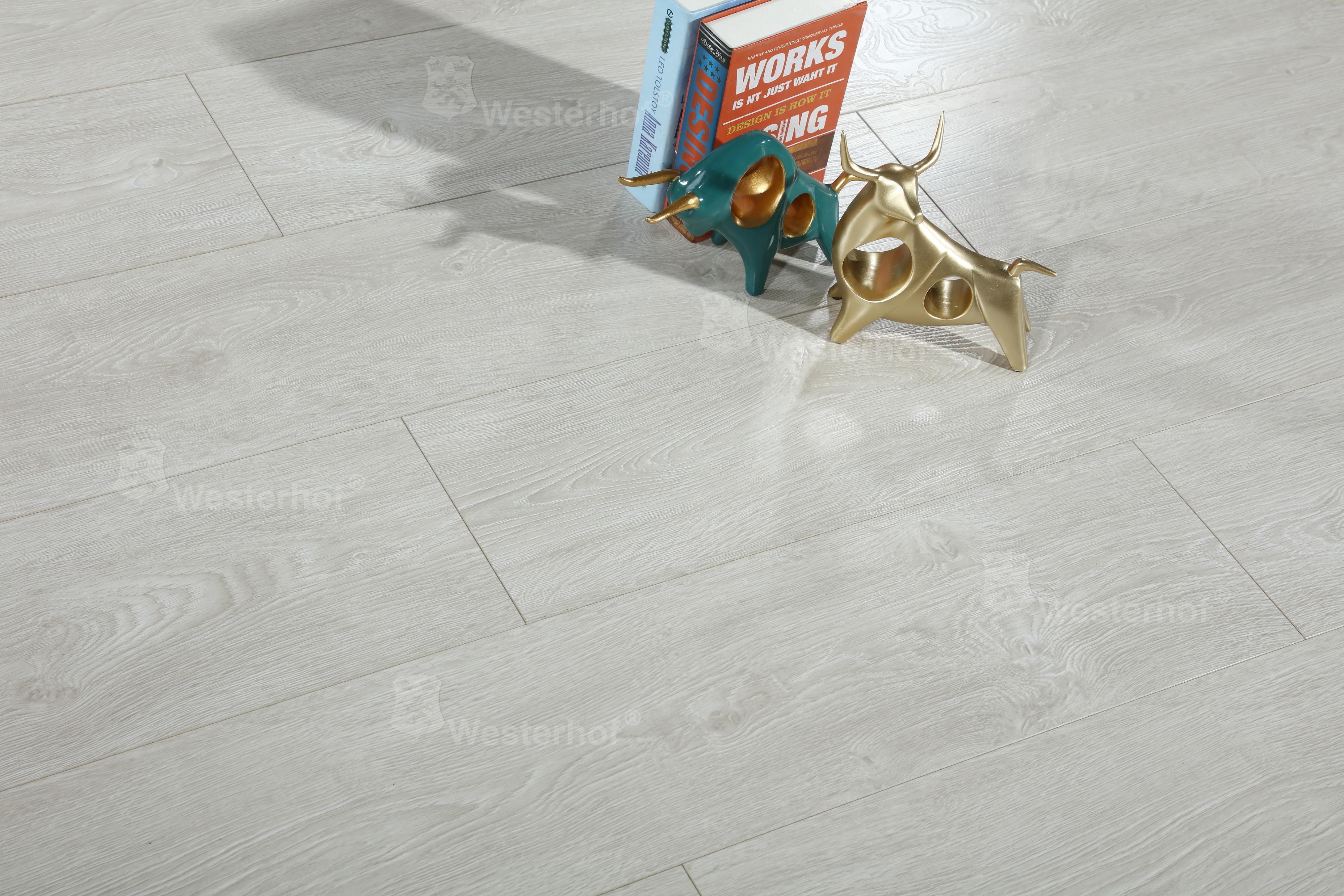 Ламинат Westerhof Maestro SuperStep Дуб Мафф А24026 24x121.5 белый